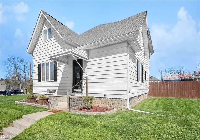 Photo 3 of Single family home for sale at 180 W Columbus St, Pickerington, OH 43147 | MLS# 5200747 | Listing updated on 2026-10-02