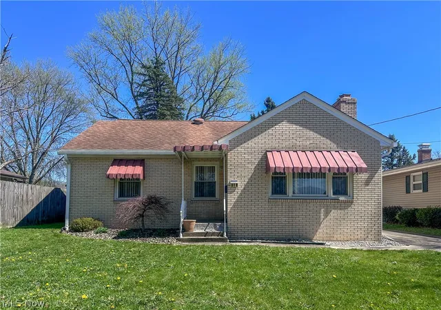 1st image of 319 Summit Ave, Niles, OH 44446 | MLS# 5200810