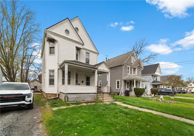 Photo 2 of Single family home for sale at 237 Wooster St, Elyria, OH 44035 | MLS# 5200859 | Listing updated on 2026-08-20