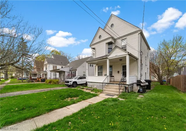 Photo 3 of Single family home for sale at 237 Wooster St, Elyria, OH 44035 | MLS# 5200859 | Listing updated on 2026-08-20