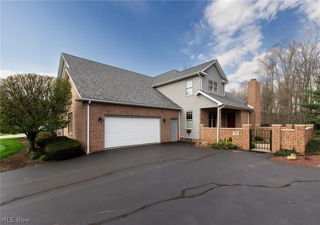 1st image of 140 Hogan Ln, Warren, OH 44484 | MLS# 5200843