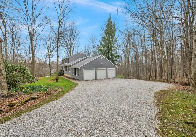 3rd image of 13160 Stoney Springs Dr, Chardon, OH 44024 | MLS# 5199656