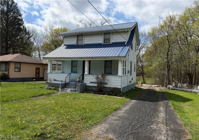 Homes for sale in Youngstown, OH | 836 Stiles Ave, Youngstown, OH 44505 | MLS# 5201129