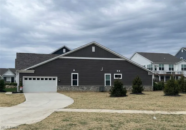 Photo 3 of Single family home for sale at 913 Arthur Trl, Aurora, OH 44202 | MLS# 5201191 | Listing updated on 2026-09-21
