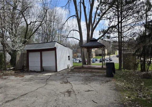 2nd image of 1811 S Green Rd, Cleveland, OH 44121 | MLS# 5201218