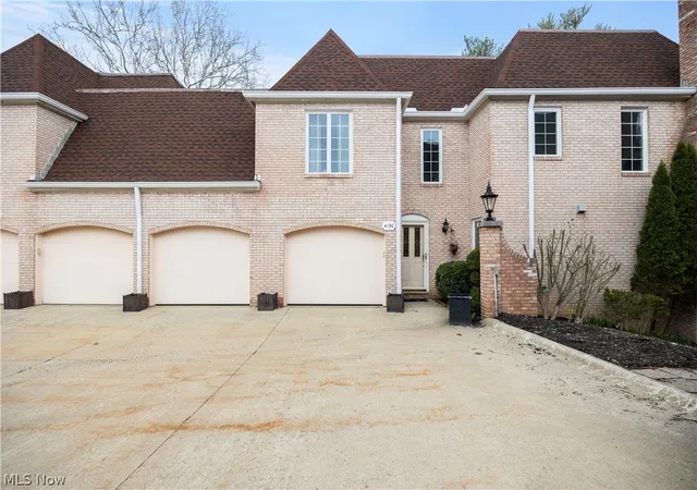 Photo 1 of Sale Pending at 4190 E Normandy Park Dr, Medina, OH 44256 | MLS# 5201260 | Listing updated on 2026-08-09
