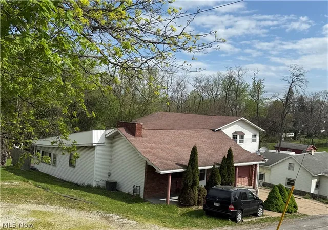 Listing Photo 2 - Condo for sale in building located at 147 Newell Ave, St Clairsville, OH 43950 - Unit #