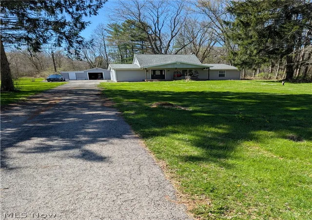 2nd image of 3032 Bell Wick Rd, Hubbard, OH 44425 | MLS# 5198801