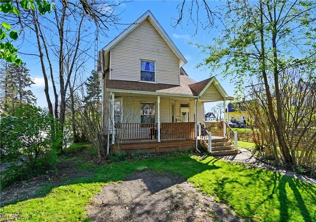 Photo 2 of Single family home for sale at 1916 4th Street Se, Canton, OH 44707 | MLS# 5201210 | Listing updated on 2026-10-07