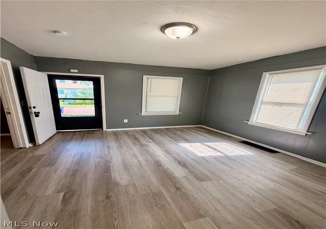 Listing Photo 5 - Condo for sale in building located at 3588 W 66th St, Cleveland, OH 44102