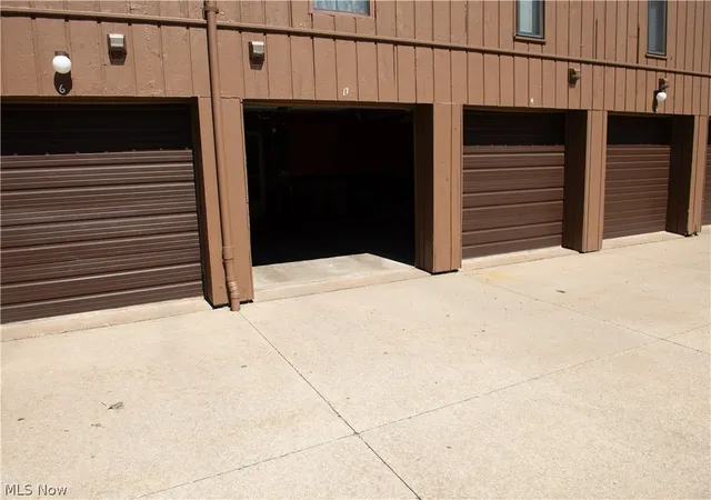 Homes for sale in Avon Lake, OH | 33803 Electric Boulevard, Avon Lake, OH 44012 | Houzeo
