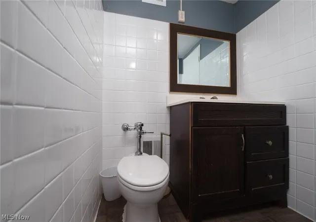2nd image of 13800 Fairhill Rd, Cleveland, OH 44120
