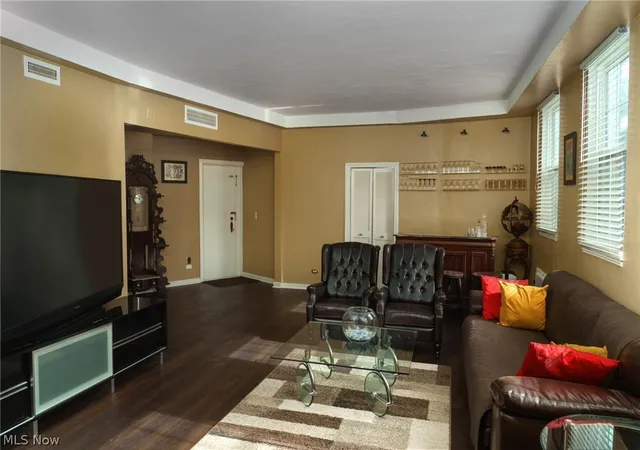 Homes for sale in Shaker Heights, OH | 13800 Fairhill Rd #101, Shaker Heights, OH 44120 | MLS# 5201777