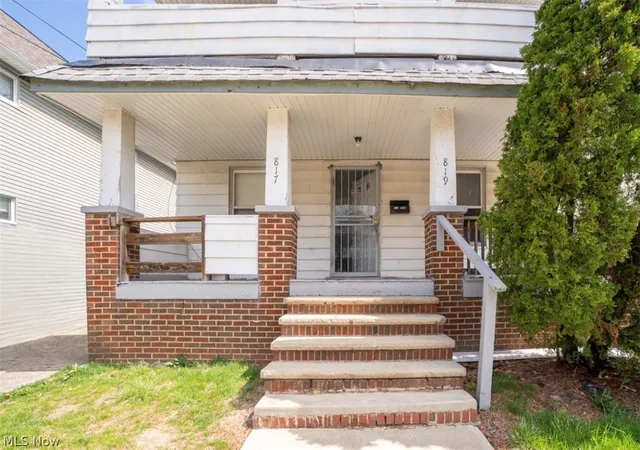 3rd image of 817 Alhambra Rd, Cleveland, OH 44110 | MLS# 5201866