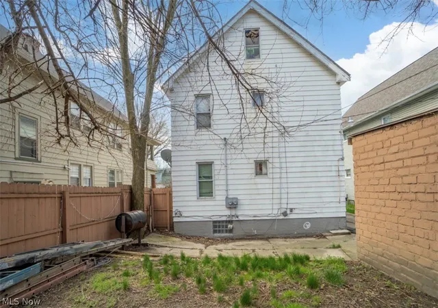 4th image of 817 Alhambra Rd, Cleveland, OH 44110 | MLS# 5201866
