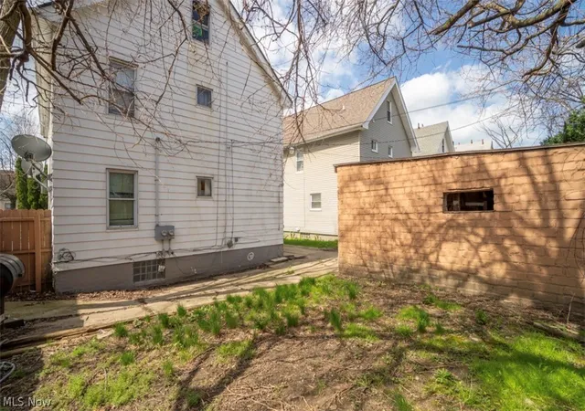 5th image of 817 Alhambra Rd, Cleveland, OH 44110 | MLS# 5201866