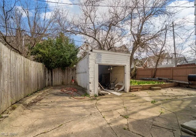 7th image of 817 Alhambra Rd, Cleveland, OH 44110 | MLS# 5201866