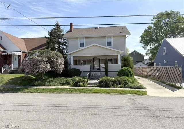 Homes for sale in Parkersburg, WV | 612 Eastlawn Avenue, Parkersburg, WV 26101 | MLS# 5201881