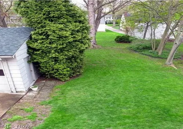 4th image of 1715 Edgefield Rd, Lyndhurst, OH 44124 | MLS# 5199517