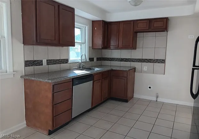 2nd image of 18208 Edinboro Ave, Maple Heights, OH 44137 | MLS# 5202017