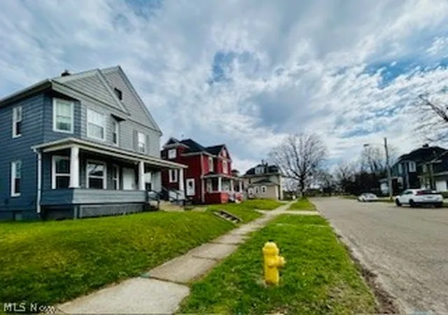 2nd image of 241 5th St Nw, Barberton, OH 44203 | MLS# 5202081