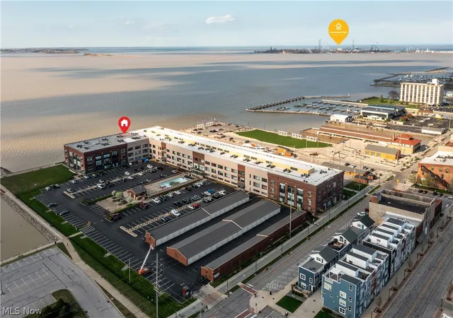 2nd image of 401 W Shoreline Dr, Sandusky, OH 44870
