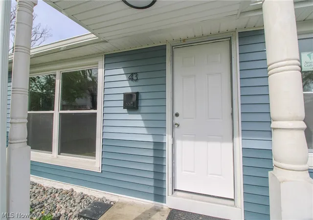 Photo 3 of Single family home for sale at 43 Washington St, East Palestine, OH 44413 | MLS# 5201689 | Listing updated on 2026-07-05