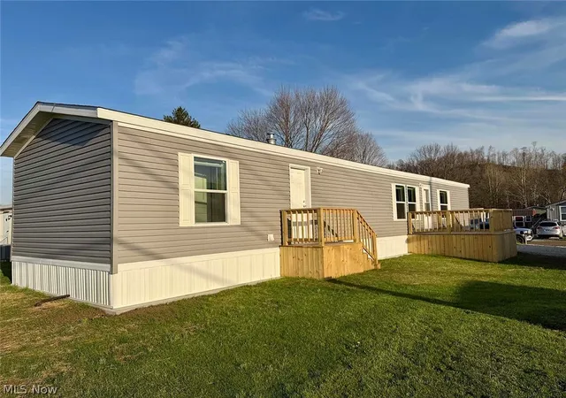 3rd image of 924 Mountain View Dr, Minerva, OH 44657 | MLS# 5202272