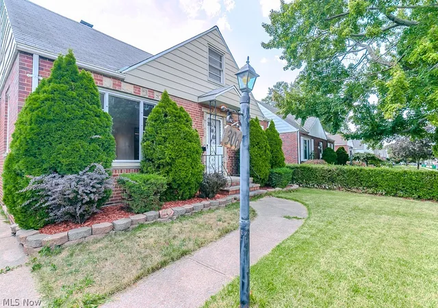 Homes for sale in Willowick, OH | 306 E 323Rd St, Willowick, OH 44095 | MLS# 5202366