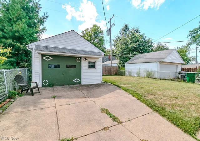 41st image of 306 E 323rd St, Willowick, OH 44095 | MLS# 5202366