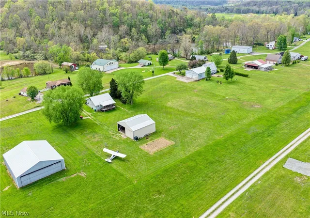 Homes for sale in Elizabeth, WV | 297 Hales Lndg, Elizabeth, WV 26143 | MLS# 5202356