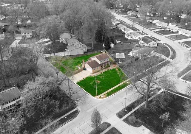 Photo 3 of Single family home for sale at 2204 Southeast Blvd, Salem, OH 44460 | MLS# 5195860 | Listing updated on 2026-08-18