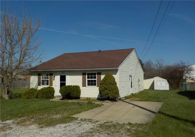 Homes for sale in Lorain, OH | 5027 Clifton Ave, Lorain, OH 44055 | MLS# 5200196