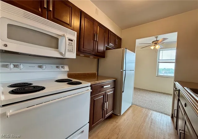 Homes for sale in Lakewood, OH | 11850 Edgewater Dr #723, Lakewood, OH 44107 | MLS# 5202527