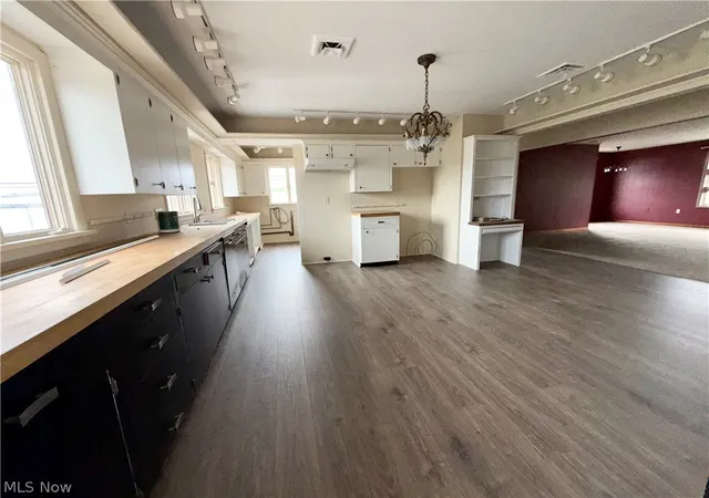 Photo 4 of Single family home for sale at 805 Denman Ave, Coshocton, OH 43812 | MLS# 5200927 | Listing updated on 2026-08-22