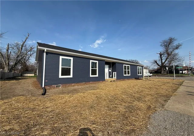 Homes for sale in Zanesville, OH | 805 Lee St, Zanesville, OH 43701 | MLS# 5202604