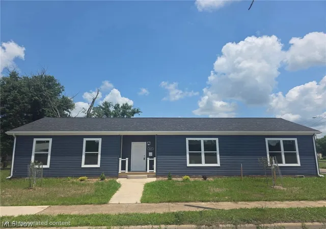 Homes for sale in Zanesville, OH | 805 Lee St, Zanesville, OH 43701 | MLS# 5202604