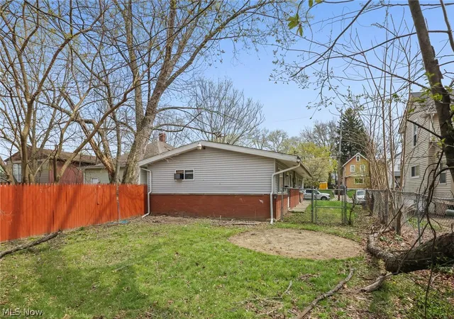 2nd image of 1208 1210 Bellows St, Akron, OH 44301 | MLS# 5202603