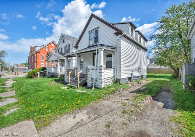 Homes for sale in Lorain, OH | 2917 Apple Ave, Lorain, OH 44055 | MLS# 5202794
