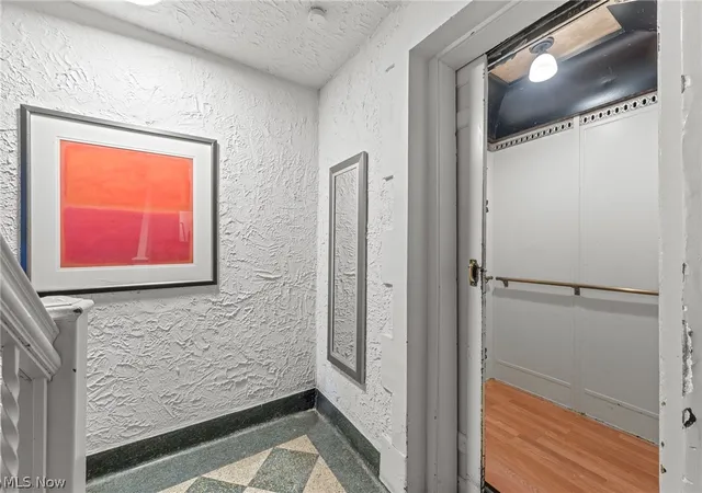 3rd image of 11428 Cedar Gln Pkwy, Cleveland, OH 44106