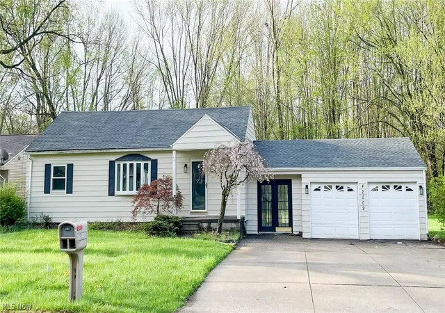 Photo 1 of Single family home for sale at 42009 Adelbert St, Elyria, OH 44035 | MLS# 5203218 | Listing updated on 2026-08-26