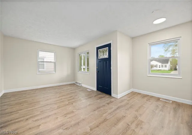 3rd image of 624 Eastern Heights Blvd, Elyria, OH 44035 | MLS# 5202618