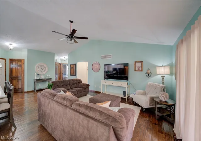 Photo 3 of Single family home for sale at 118 Sassafras Dr, Vermilion, OH 44089 | MLS# 5203003 | Listing updated on 2026-08-28