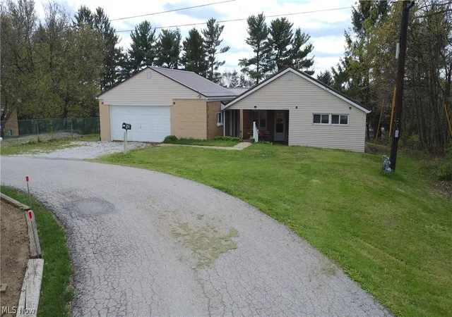 Homes for sale in Follansbee, WV | 146 Brown Rd, Follansbee, WV 26037 | MLS# 5197397