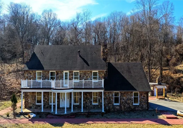 Homes for sale in Parkersburg, WV | 131 Loretto Ln, Parkersburg, WV 26101 | MLS# 5203398
