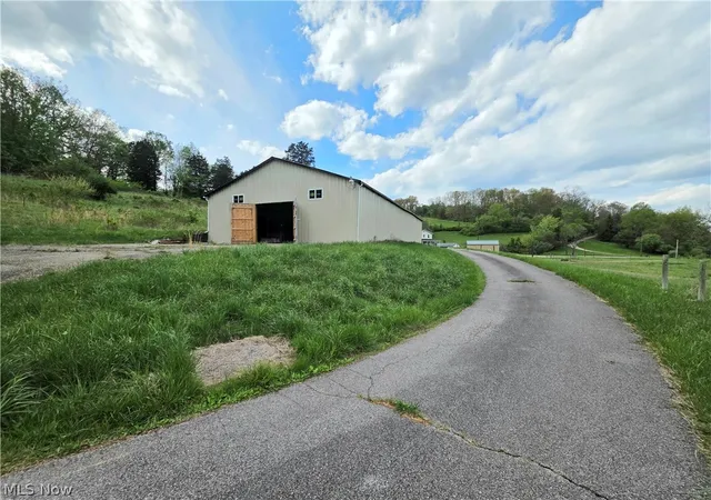Homes for sale in Parkersburg, WV | 131 Loretto Ln, Parkersburg, WV 26101 | MLS# 5203398