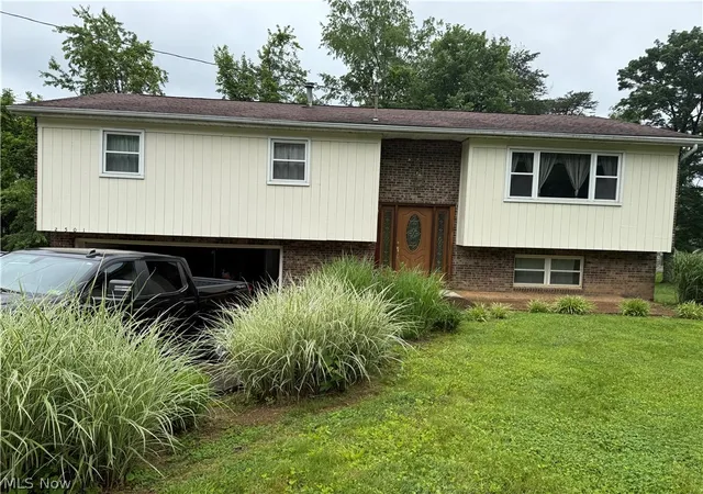 Homes for sale in Parkersburg, WV | 2501 26Th Pl, Parkersburg, WV 26101 | MLS# 5203640