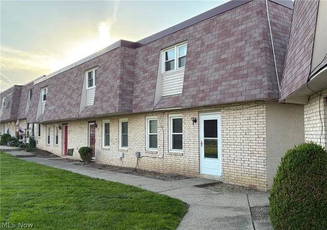 Listing Photo 3 - Condo for sale in building located at 4263 Bennington Blvd, Brunswick, OH 44212