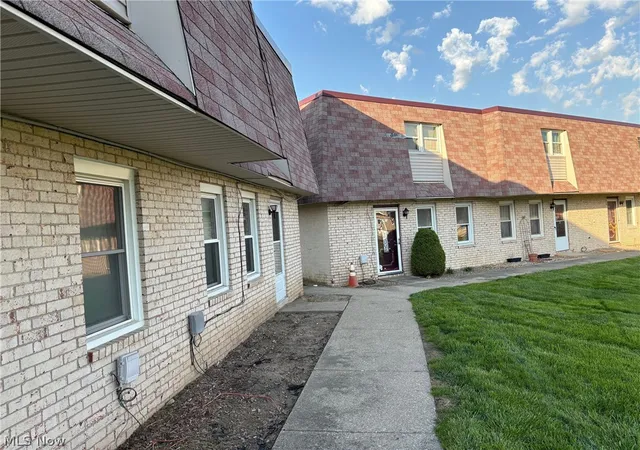 Listing Photo 4 - Condo for sale in building located at 4263 Bennington Blvd, Brunswick, OH 44212