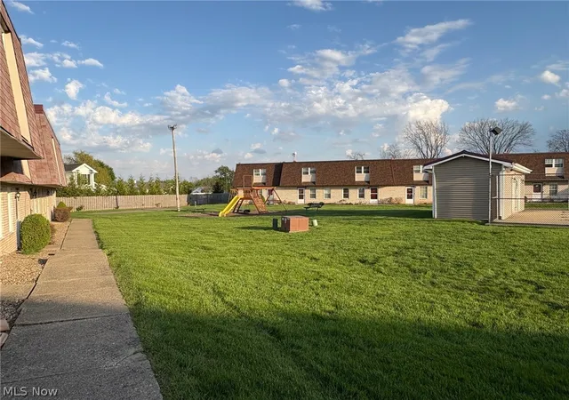 Listing Photo 5 - Condo for sale in building located at 4263 Bennington Blvd, Brunswick, OH 44212